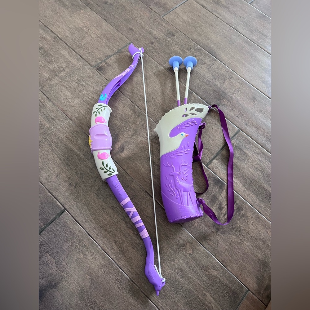 Disney- Girls Bow and Arrow